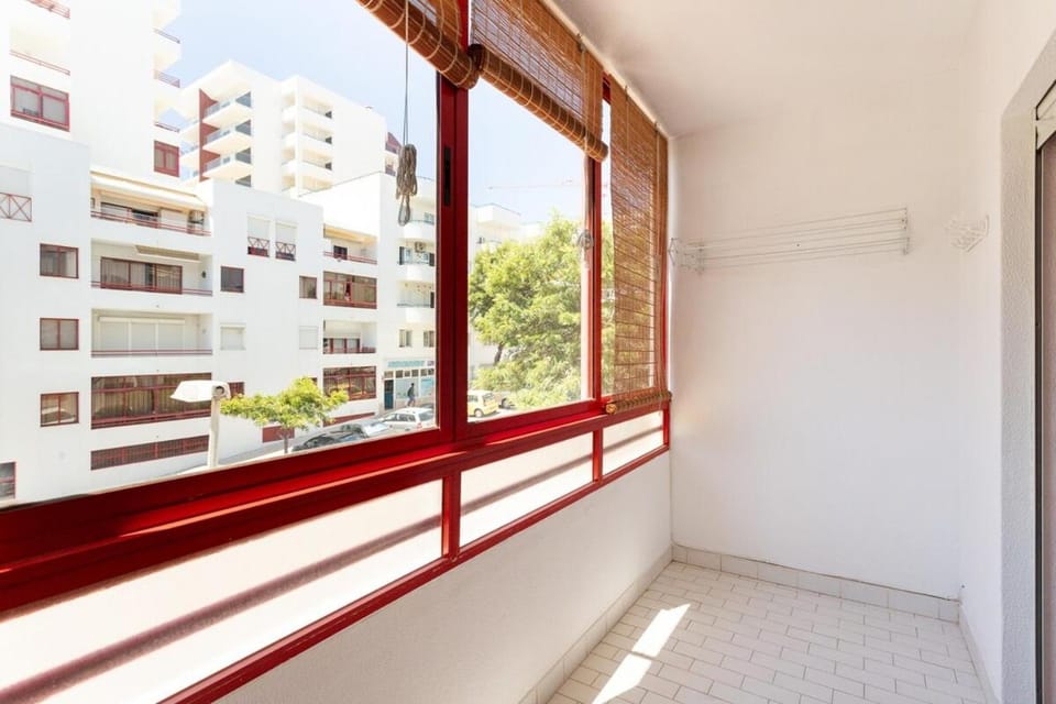 SunnyQuarters WalktoBeach 2BR AC Apartment in Quarteira