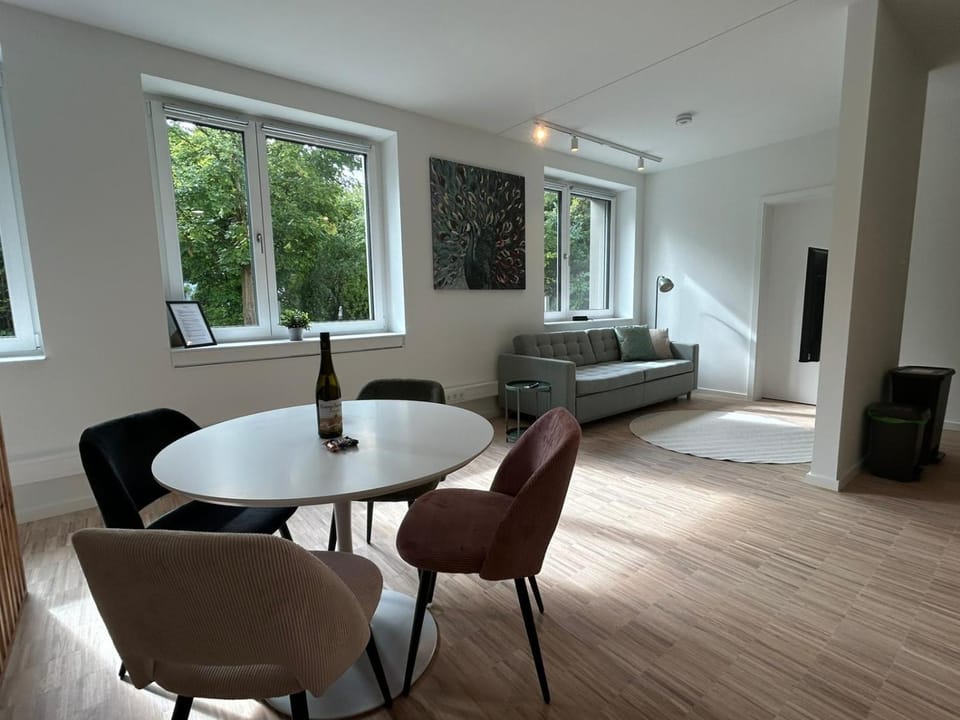 Patio, TV and multimedia, Coffee/tea facilities, Living room, Bedroom, Inner courtyard view, furniture, heating, internet, soundproof, storage, kitchen