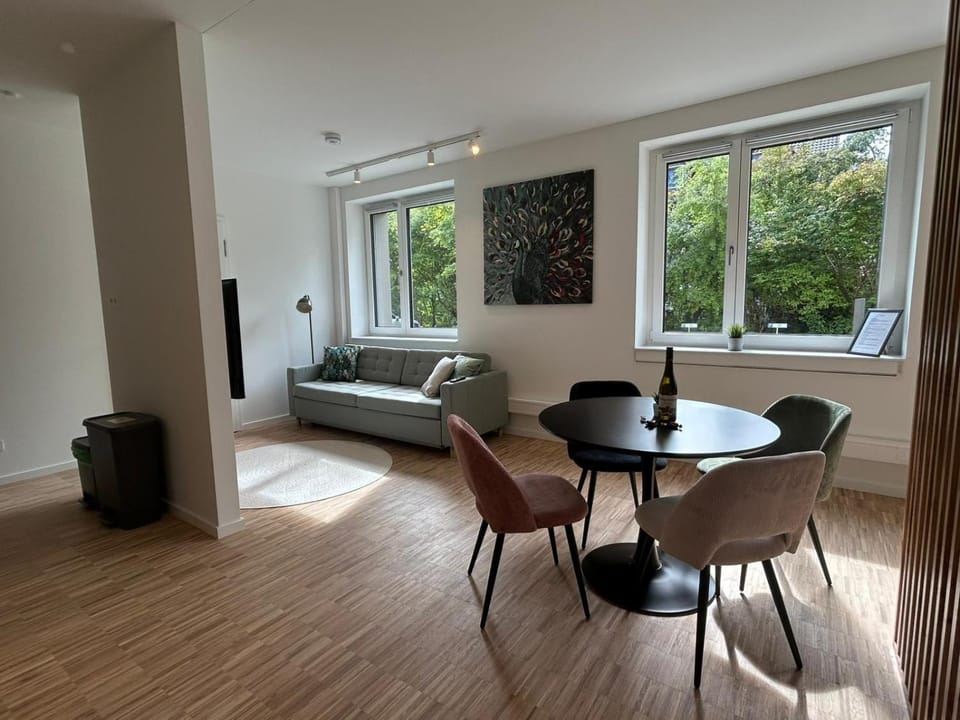 Patio, TV and multimedia, Kitchen or kitchenette, Living room, Photo of the whole room, Decorative detail, Seating area, Dining area, Inner courtyard view, heating, internet, soundproof, storage, kitchen