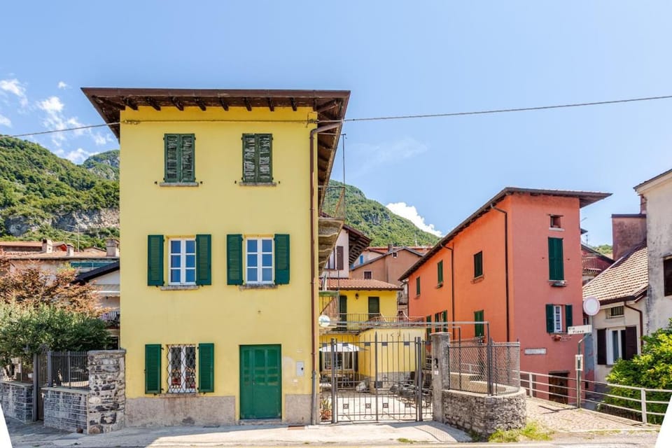 Day, Neighbourhood, Natural landscape, Mountain view