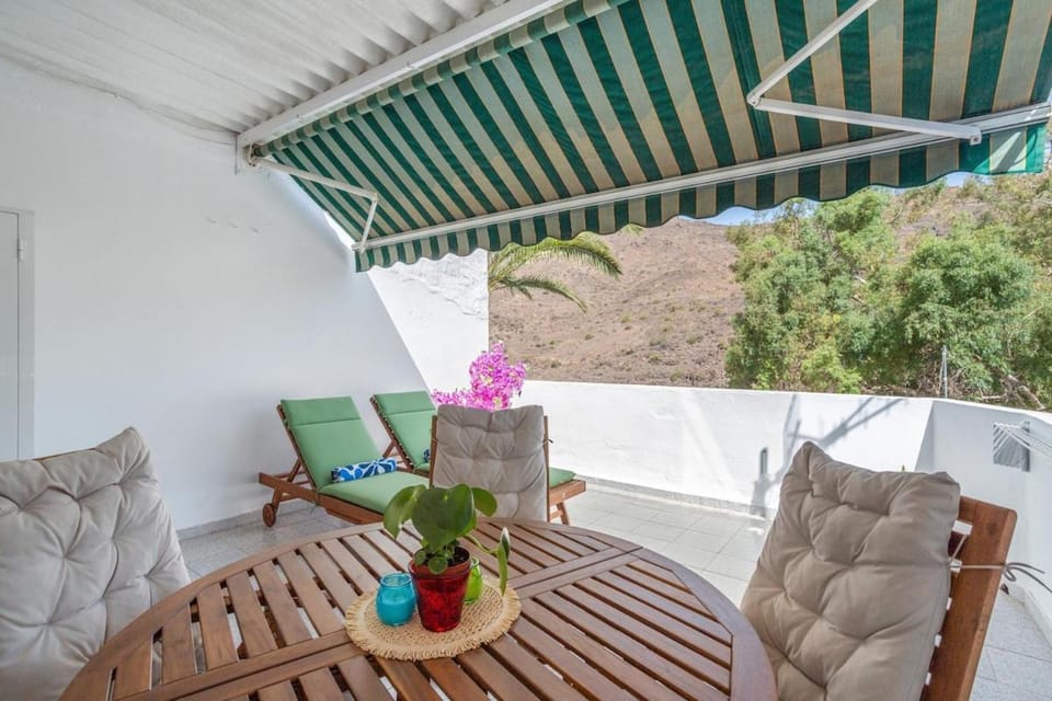 View (from property/room), Balcony/Terrace, Dining area