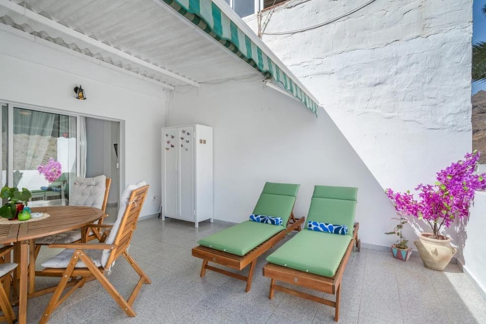 Balcony/Terrace, sunbed