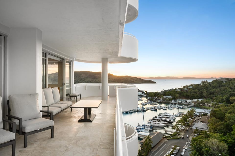 Natural landscape, View (from property/room), View (from property/room), Balcony/Terrace, Seating area, Sea view, Sea view