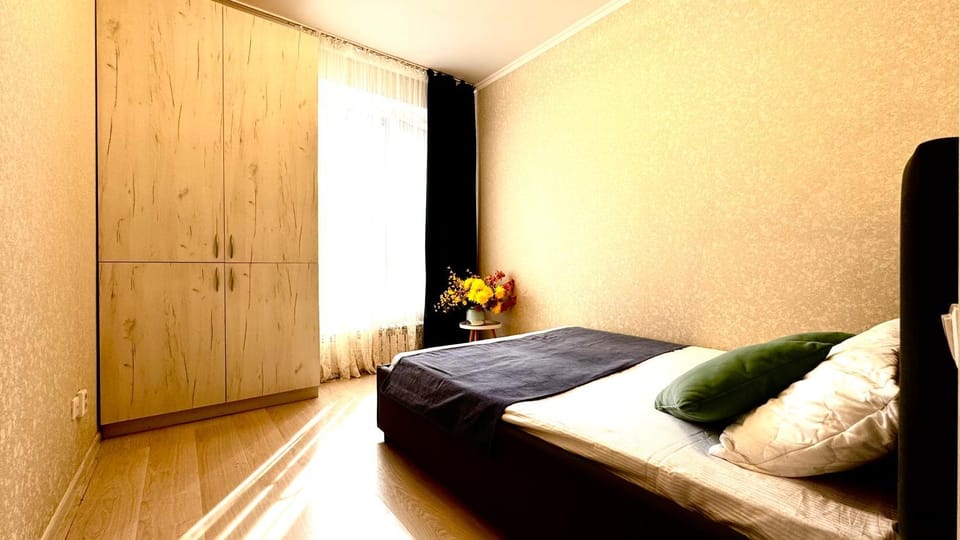 Facade/entrance, wardrobe