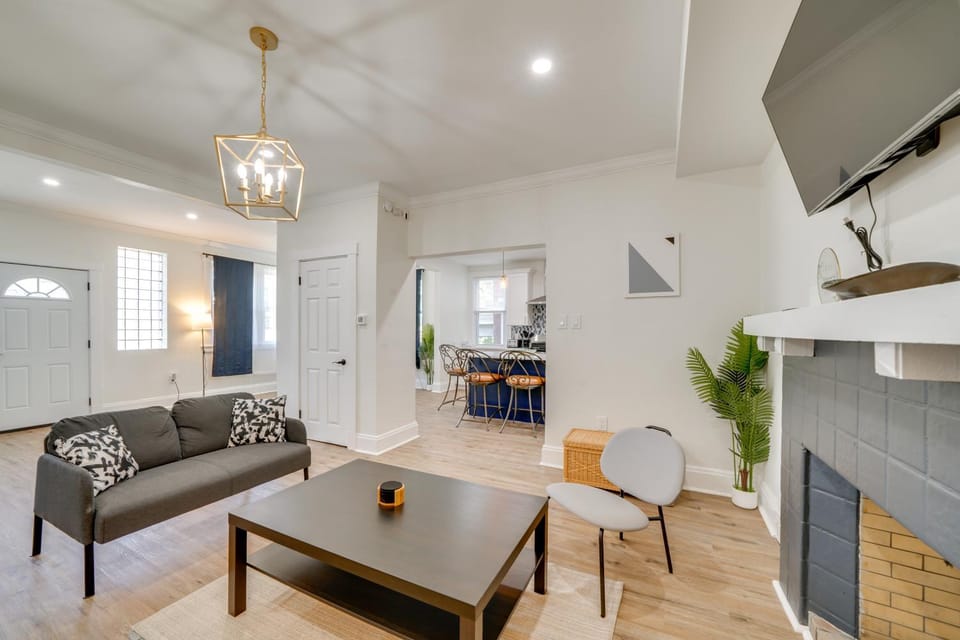 4 Mi to Dtwn Pet-Friendly Home in Pittsburgh House in Mount Lebanon