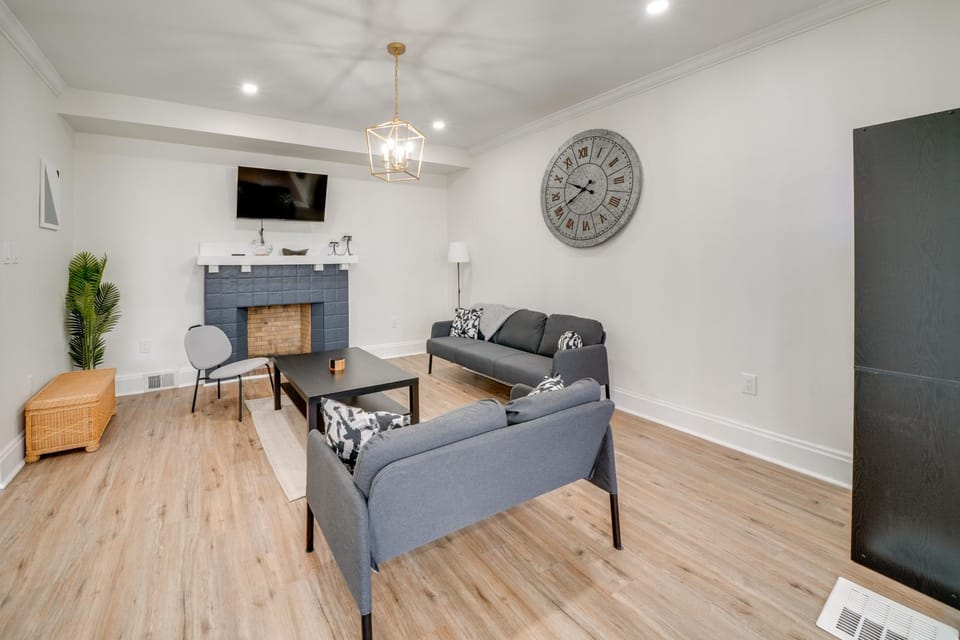 4 Mi to Dtwn Pet-Friendly Home in Pittsburgh House in Mount Lebanon