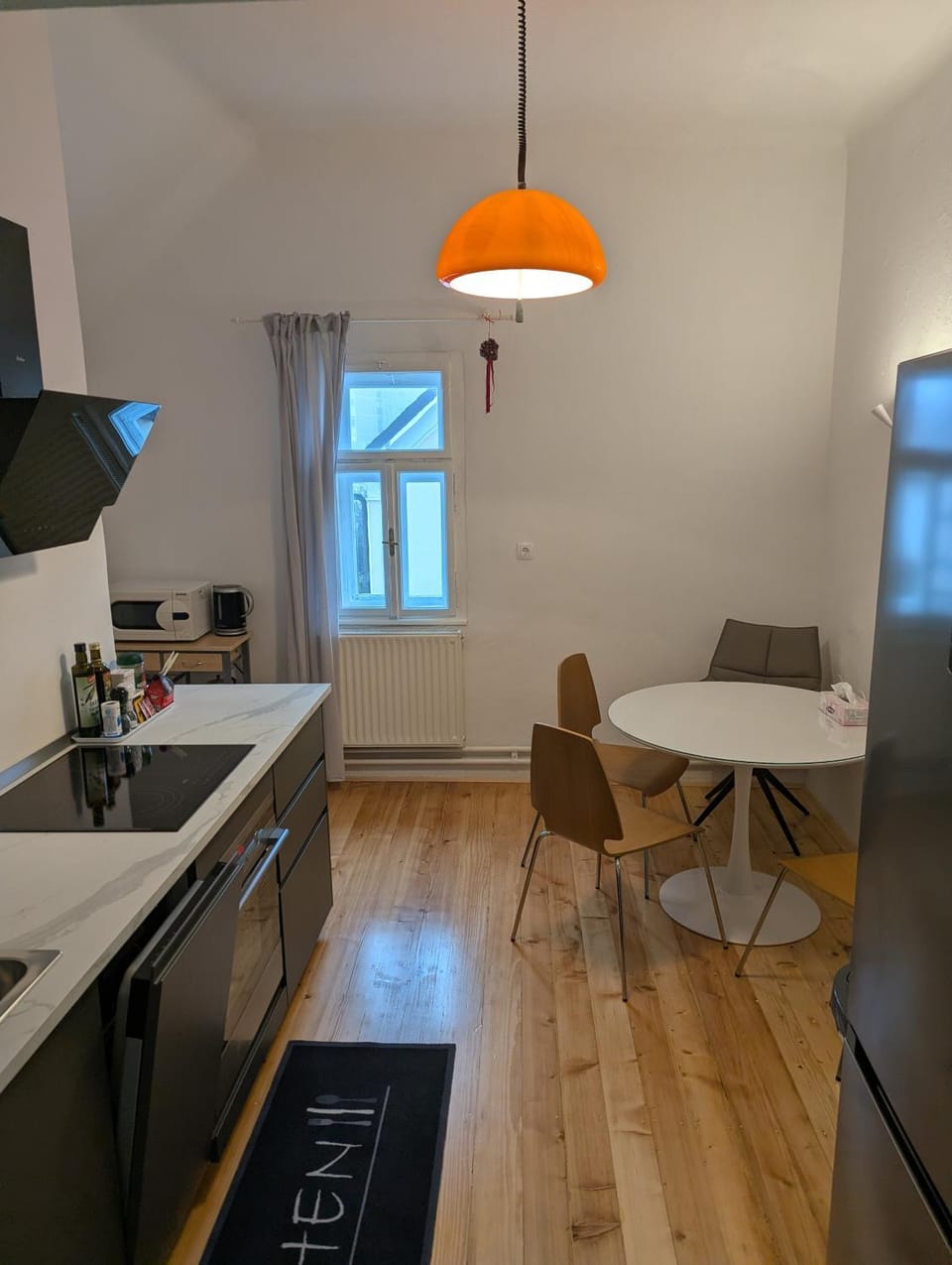 Kitchen or kitchenette, Dining area, oven, stove