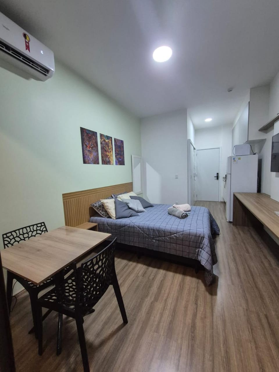 Dining area, Area and facilities, Meals