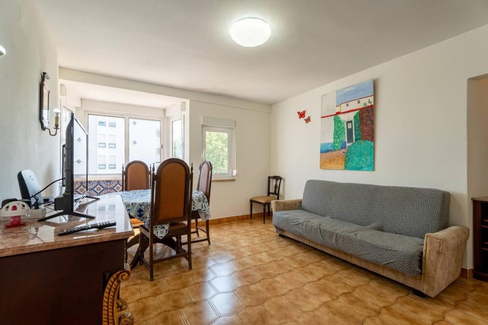 Olivais 2BR - Metro & Airport by Perfect Getaway Apartment in Lisbon