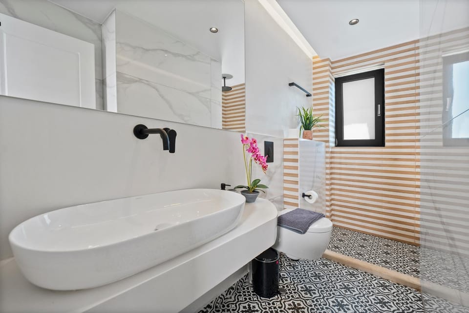 Shower, Toilet, Bathroom, Bath