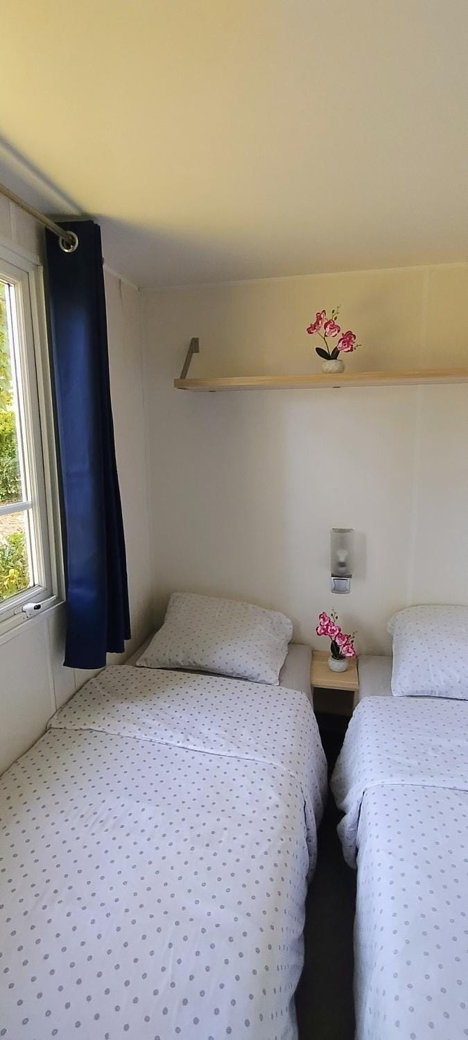 Mobil home climatisé proche d'Europa park et Rulantica 6 pers 3 chambres Campground/ 
RV Resort in Ortenau