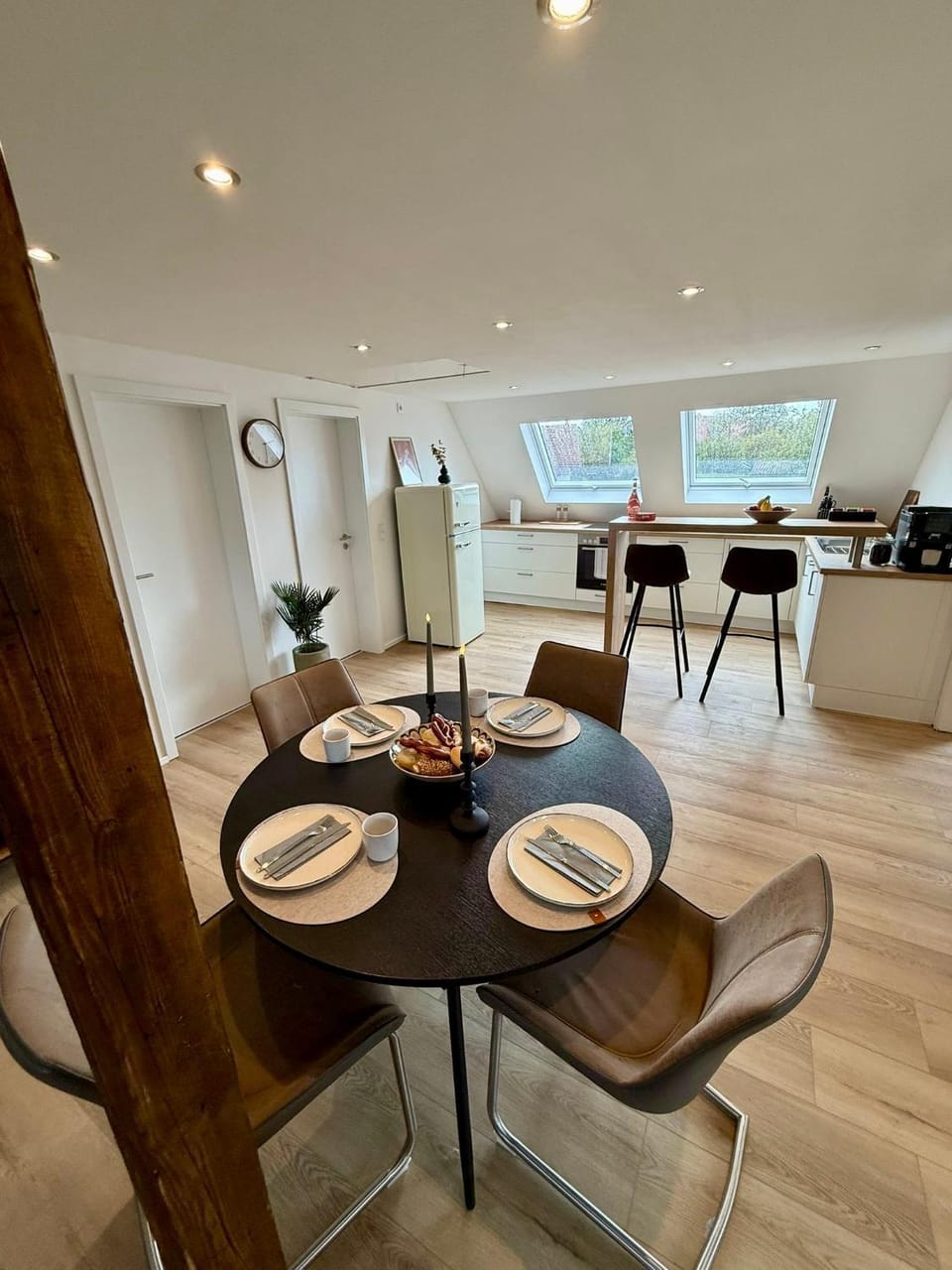 Living room, Dining area