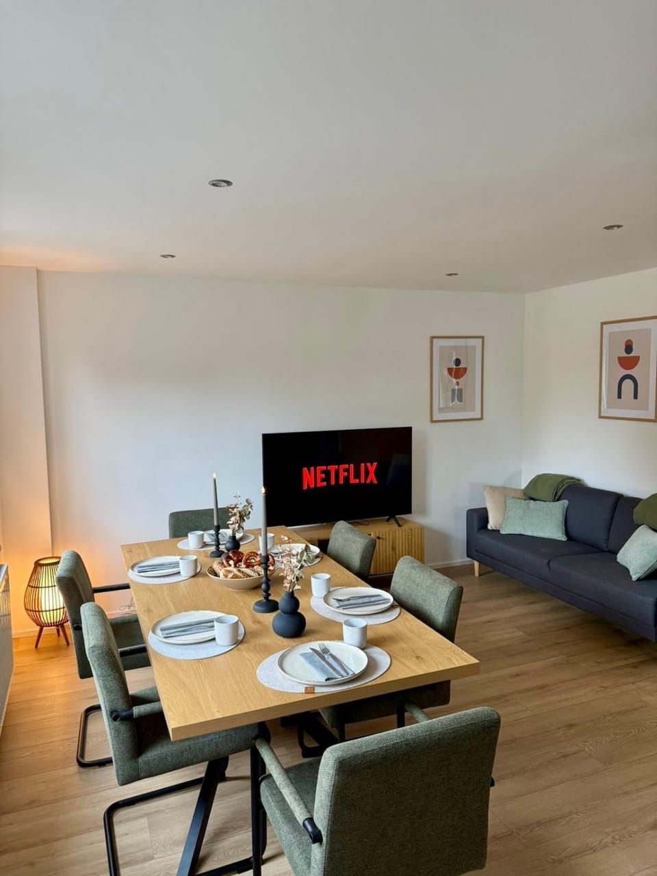 Communal lounge/ TV room, TV and multimedia, Living room, Dining area