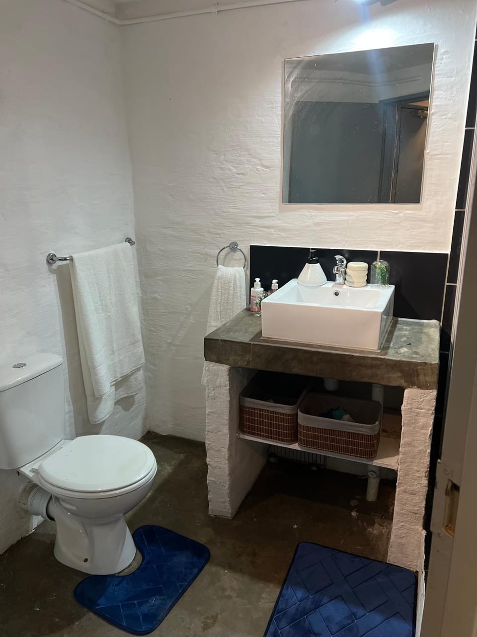 Toilet, Bathroom, towels