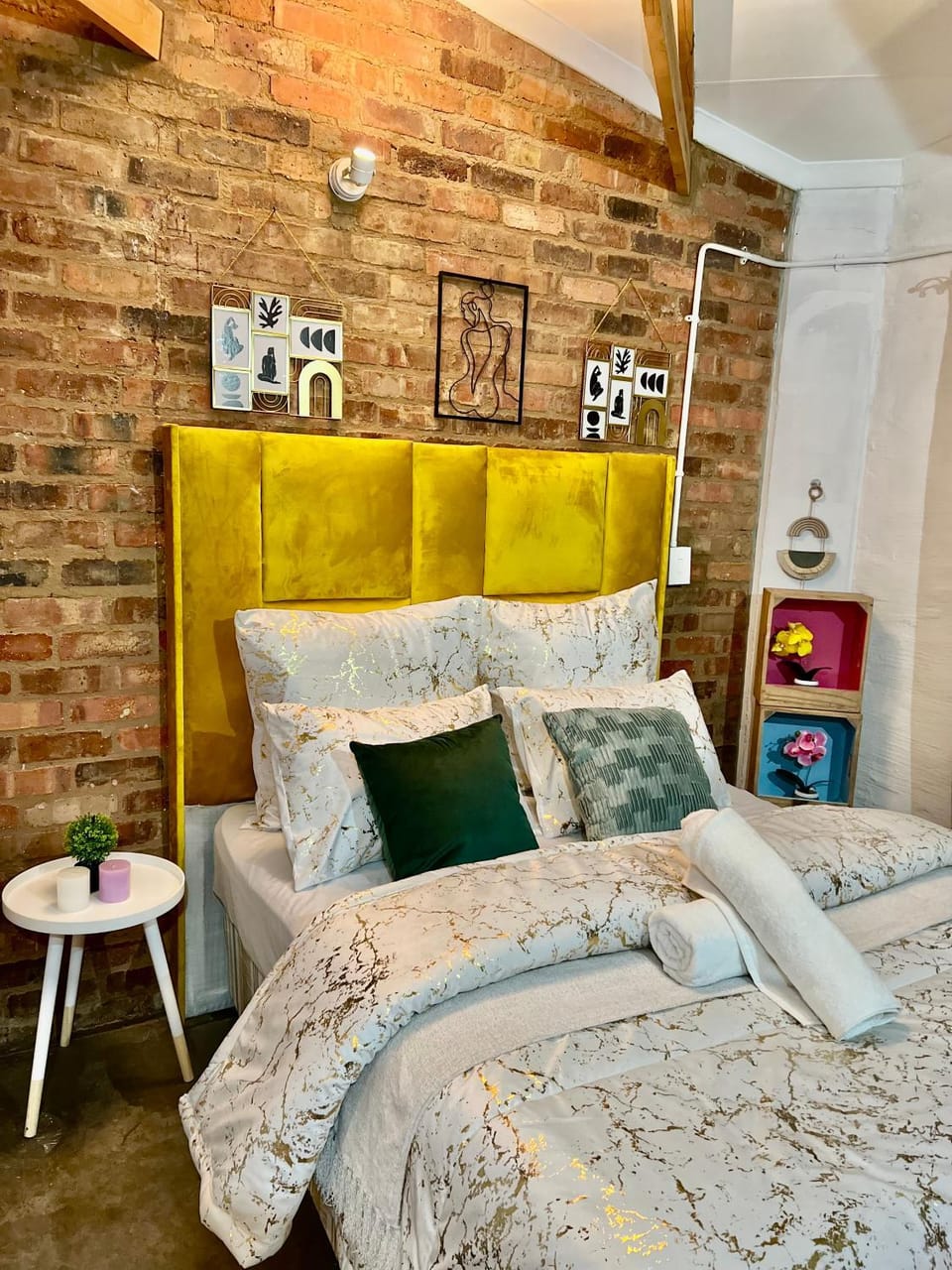 Bed, Photo of the whole room, Bedroom