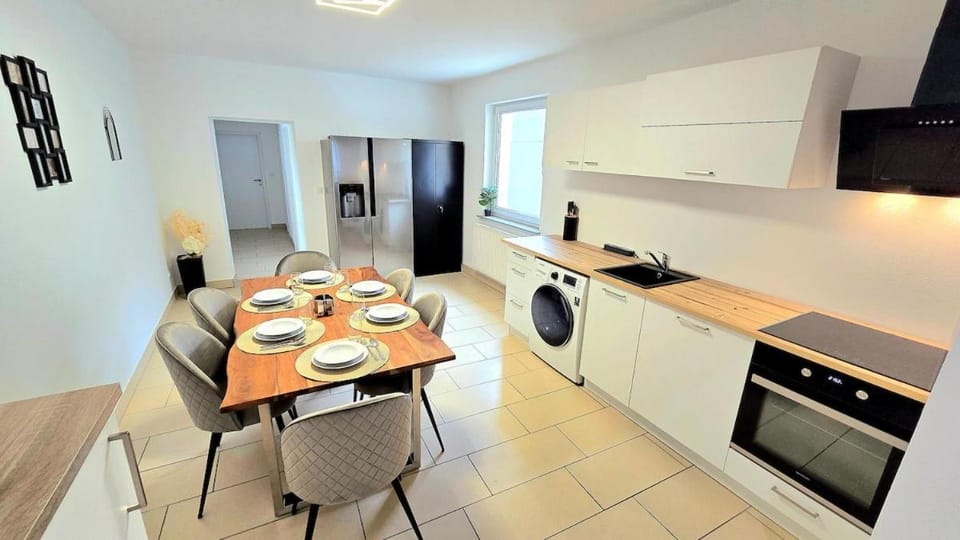 Kitchen or kitchenette, Dining area, dishwasher, oven, stove, toaster