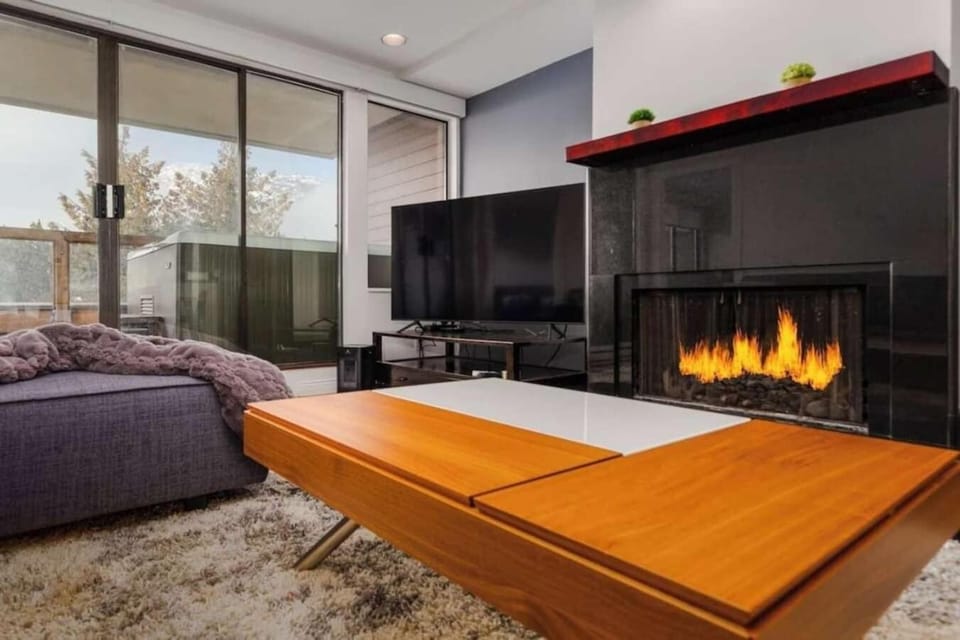 TV and multimedia, Living room, fireplace