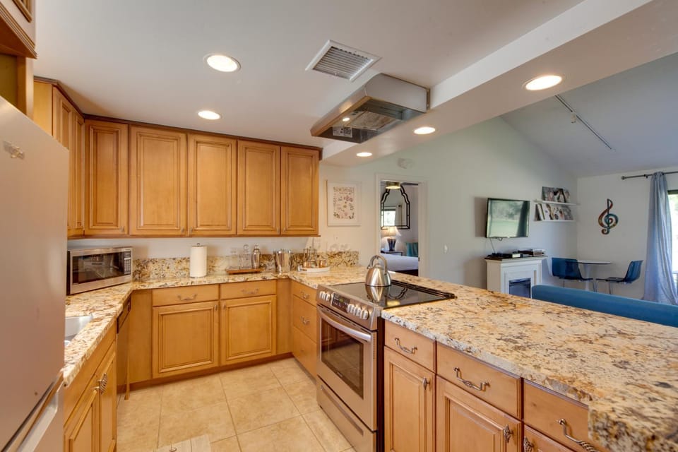Pet-Friendly Stay w/ Patio in Palm Desert Resort! House in Palm Desert