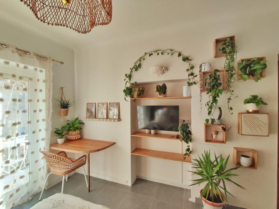 TV and multimedia, Decorative detail, Seating area, Dining area