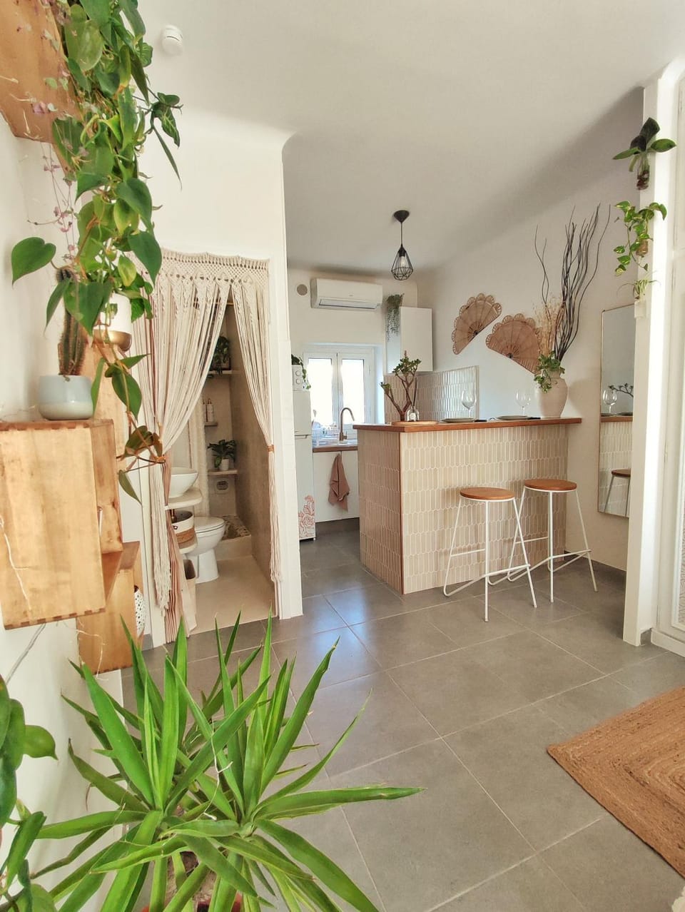 Kitchen or kitchenette, Decorative detail, Dining area