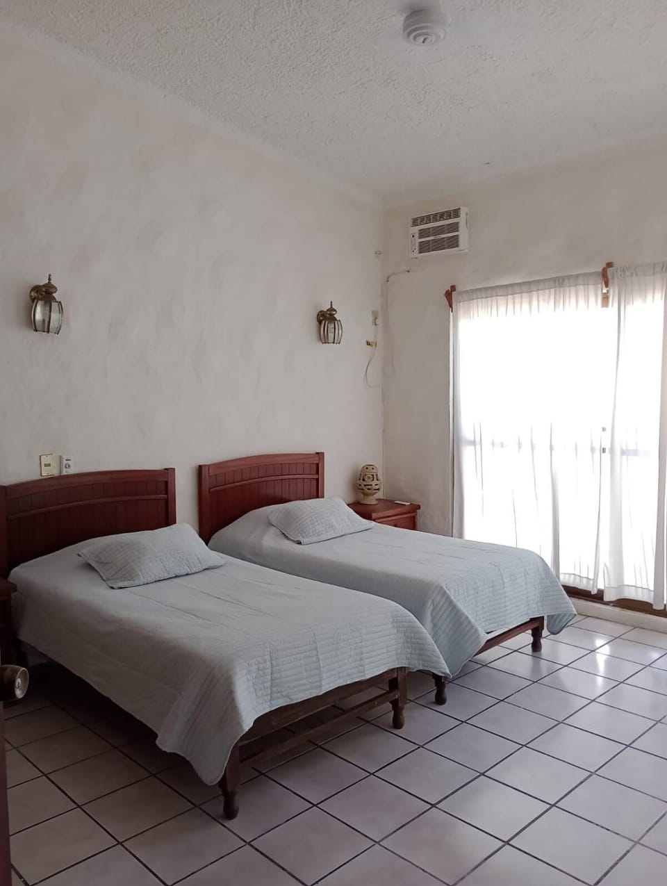 Bed, Photo of the whole room, Bedroom, air conditioner