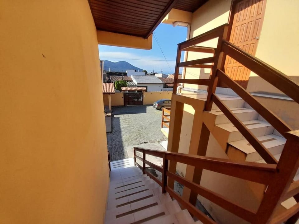 03 Apartamento de praia com ótima localização e piscina Apartment in São Sebastião