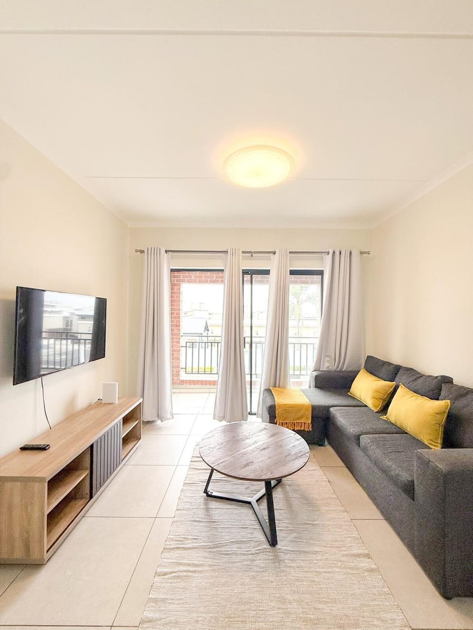 Minimalist Dream Stay Apartment in Roodepoort