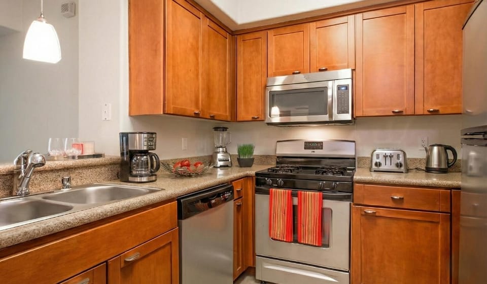 Coffee/tea facilities, Kitchen or kitchenette, dishwasher, minibar, oven, pet friendly, stove, toaster