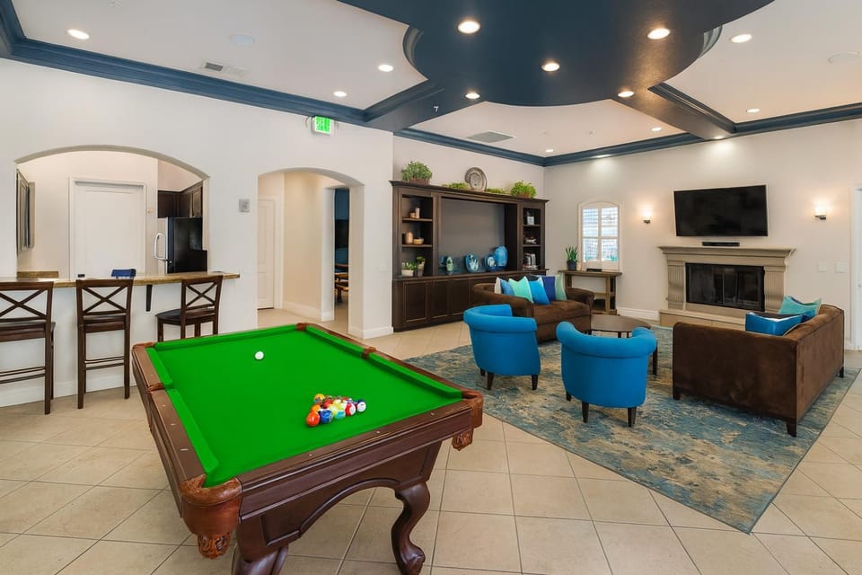 Communal lounge/ TV room, Billiard, Game Room, TV and multimedia, Living room, Seating area, Evening entertainment