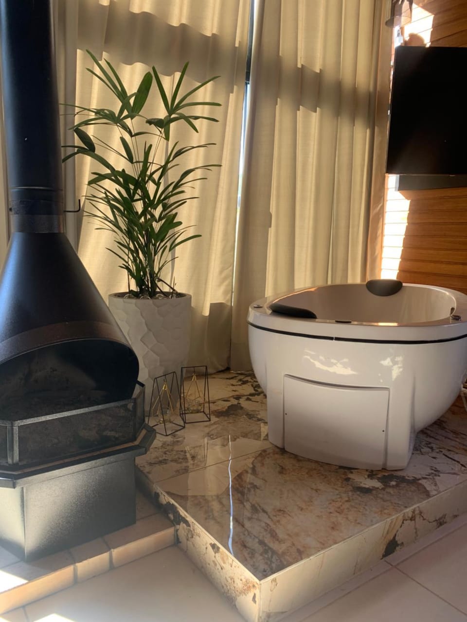 Hot Tub, TV and multimedia, Living room