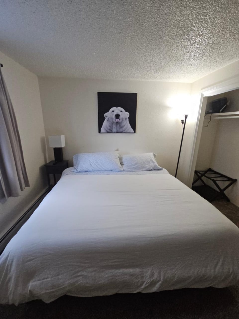 Newly Remodeled 3 Bedroom - Bright & Centrally Located Stay Apartment in Fairbanks