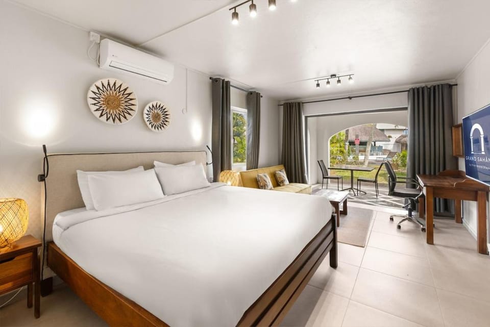 Grand Sahāna 2 - Digital Nomad Beachfront Studio - Work from Paradise Apartment in Trou-aux-Biches