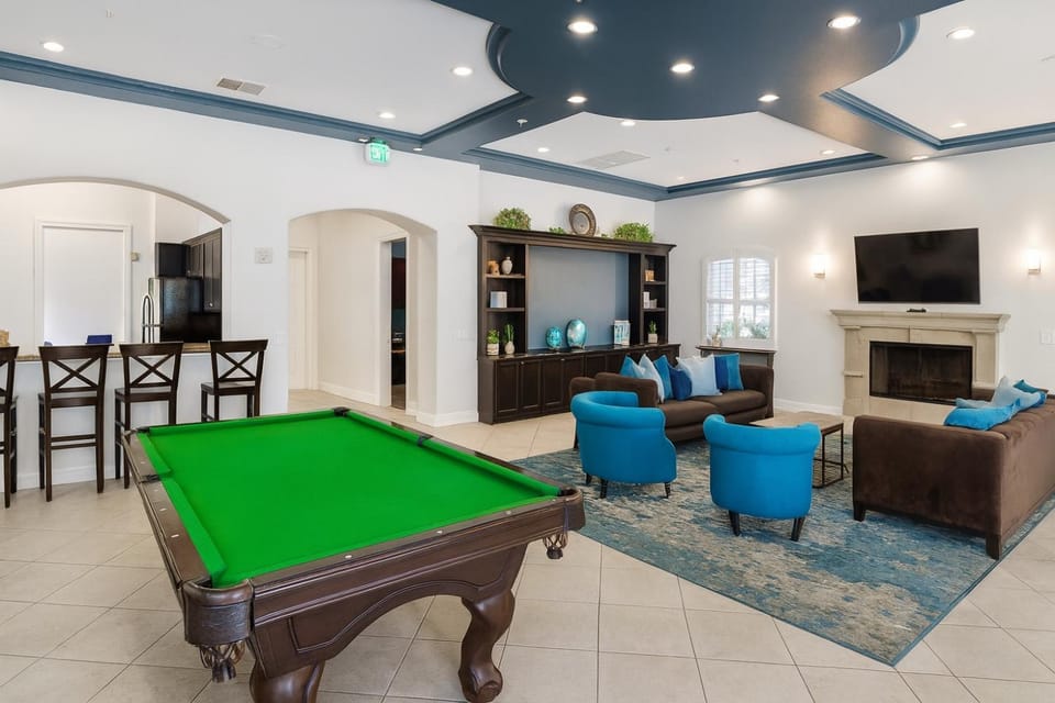 Communal lounge/ TV room, Billiard, Game Room, TV and multimedia, Living room, Seating area, Evening entertainment