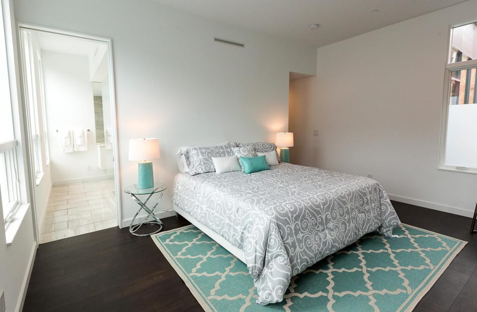 Photo of the whole room, Bedroom