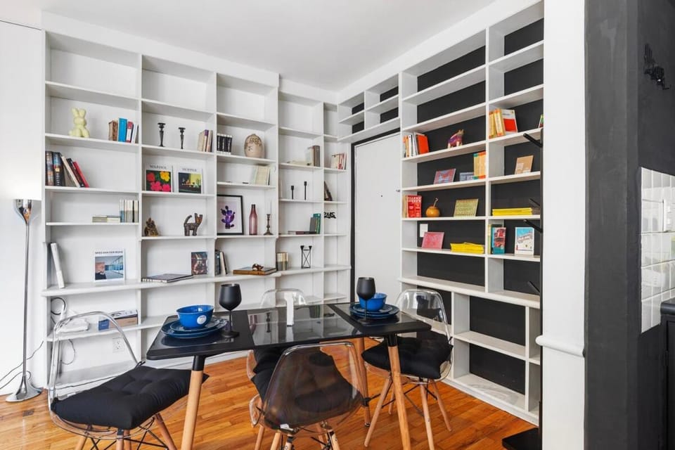 Library, Living room, Seating area