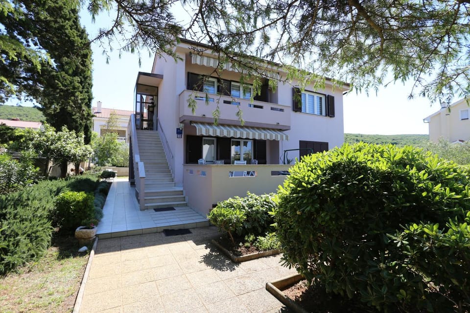 Location, children, Family