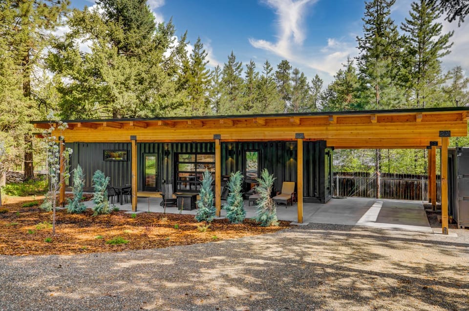 Two Pines - Unique container home w/hot tub - Downtown - Trailer Parking - Pet friendly House in McCall