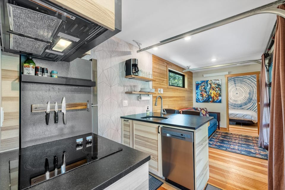 Two Pines - Unique container home w/hot tub - Downtown - Trailer Parking - Pet friendly House in McCall