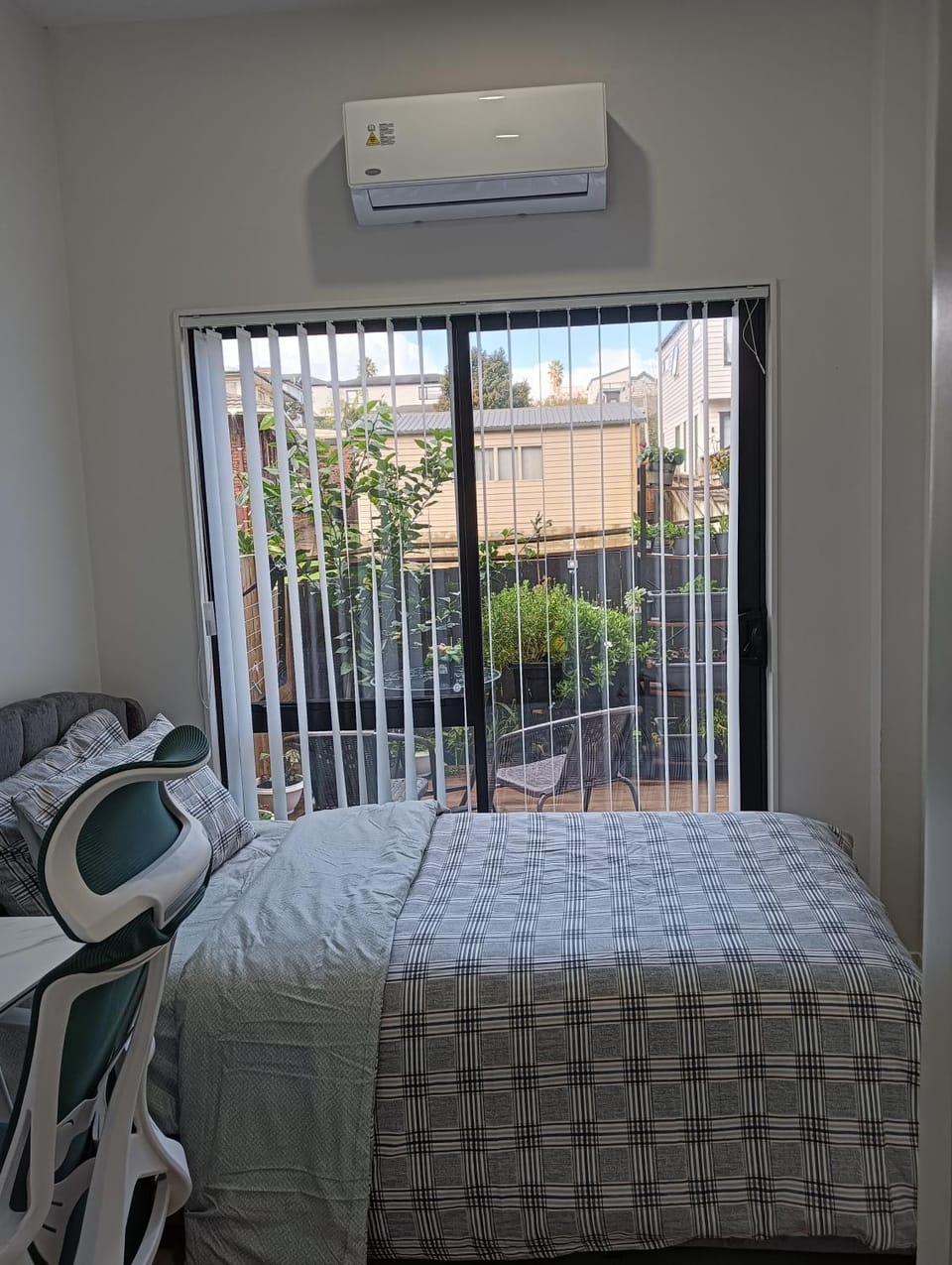 Bed, Bedroom, air conditioner