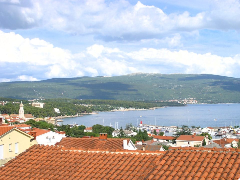 City view, Sea view