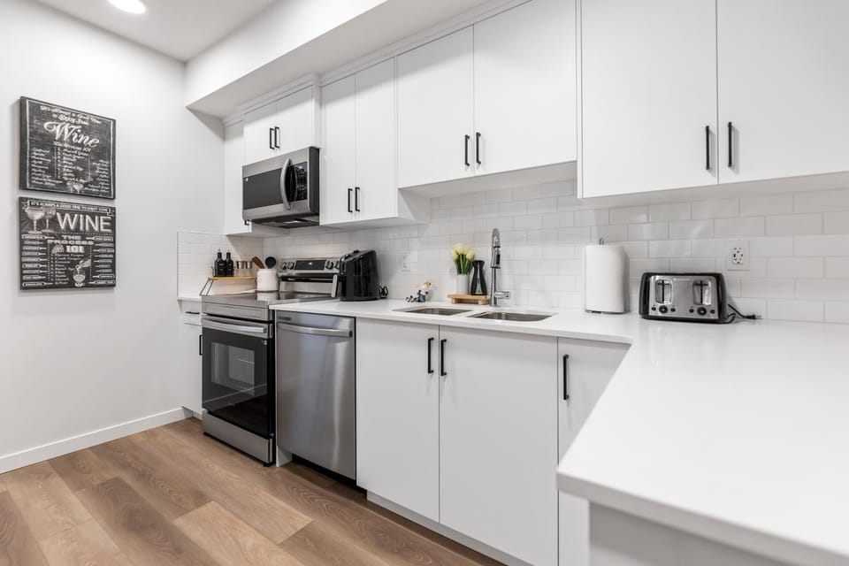 Kitchen or kitchenette, dishwasher