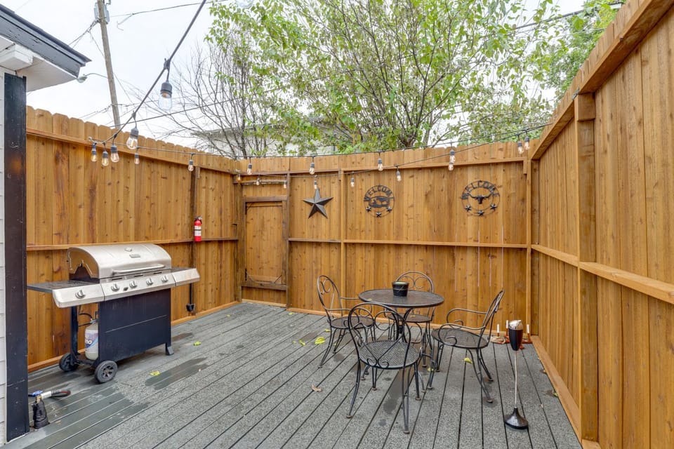 Walk to Bishop Arts District: Home w/ Deck House in Dallas