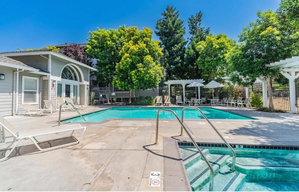 Hot Tub, Pool view