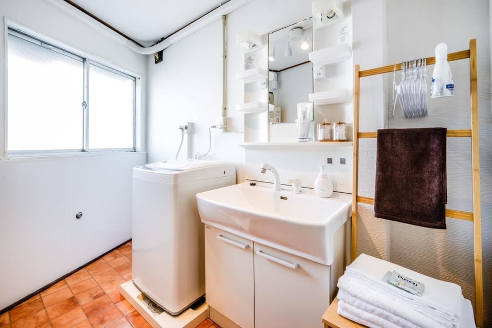 Bathroom, towels