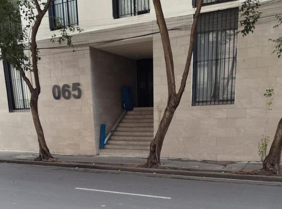 Facade/entrance