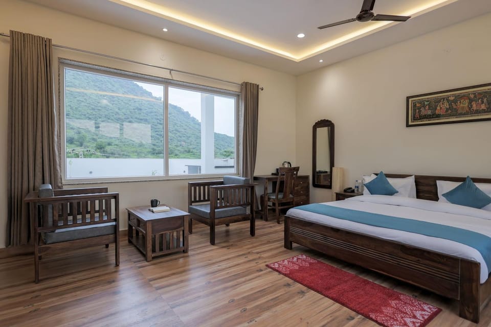 Bed, Natural landscape, View (from property/room), Photo of the whole room, Seating area, Bedroom, Mountain view