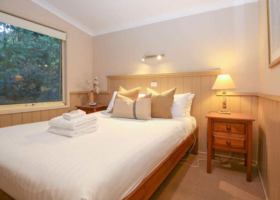 Bed, Photo of the whole room, Bedroom, heating, wardrobe