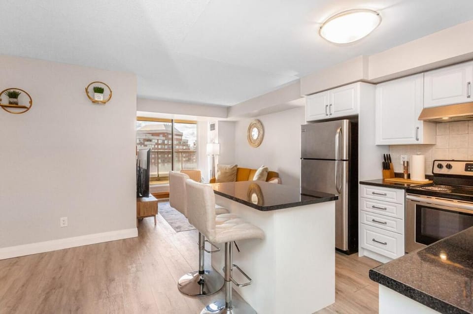 SkyView 2BR Plus Den Stunning Views Steps to SQ1 Mall Apartment in Mississauga
