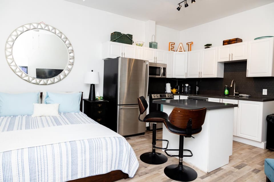 Bed, Kitchen or kitchenette