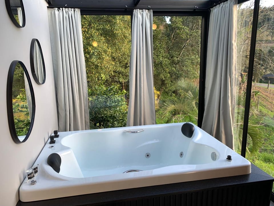 Hot Tub, Bathroom, Garden view